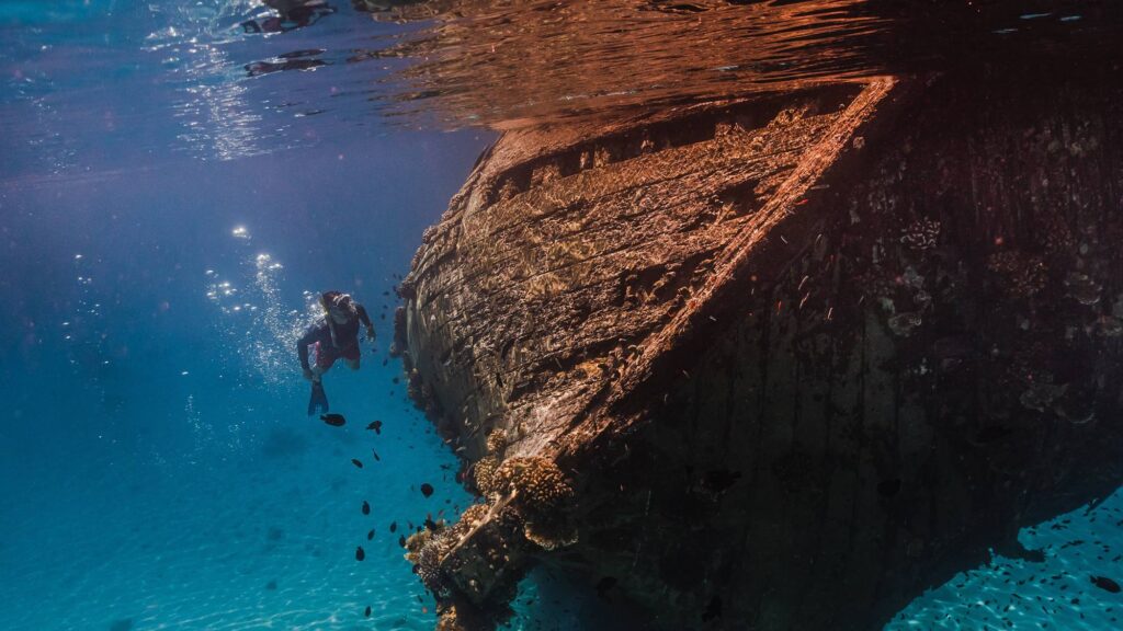 Shipwreck diving Sun Siyam Olhuveli Maldives