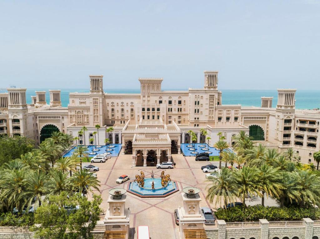 Jumeirah Al Qasr Dubai hotels with Waterparks