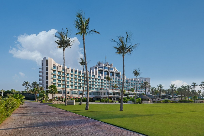 JA Beach Hotel Dubai a best golf hotel in UAE