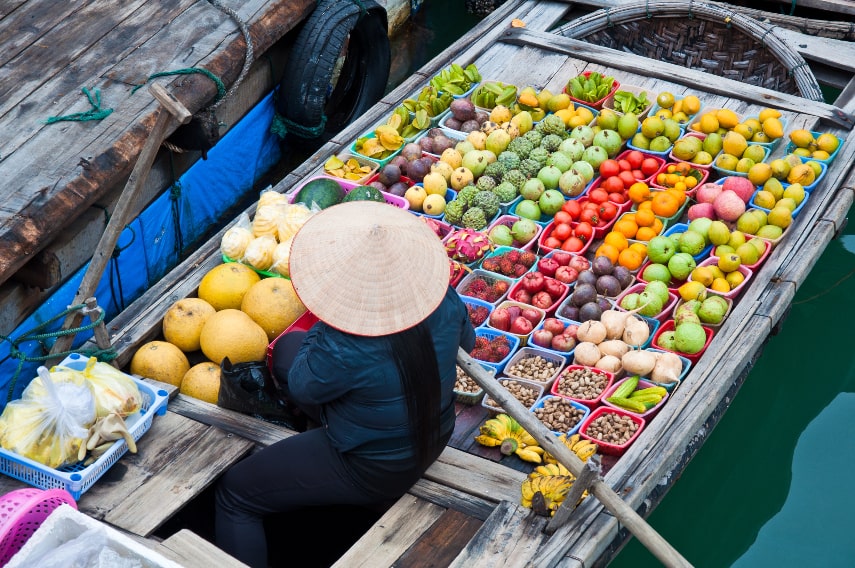 Visit the markets a best things to do in Vietnam