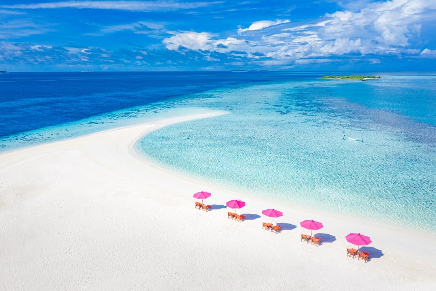 Visit islands in Maldives in February