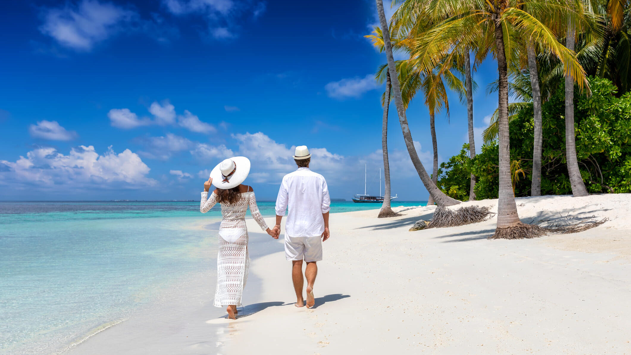 Maldives beach couple