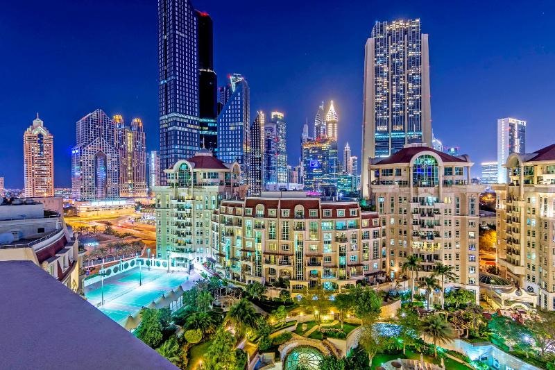 Roda Al Murooj Residences, Dubai a best hotel near Burj Khalifa