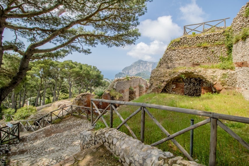 Visit Jovis villain in Capri, Italy in April