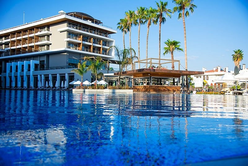 Acanthus Cennet Barut Collection